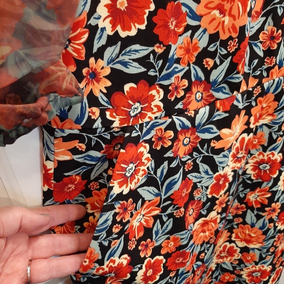 NWT Torrid red floral dress size 18 w/ pockets - Picture 4 of 6